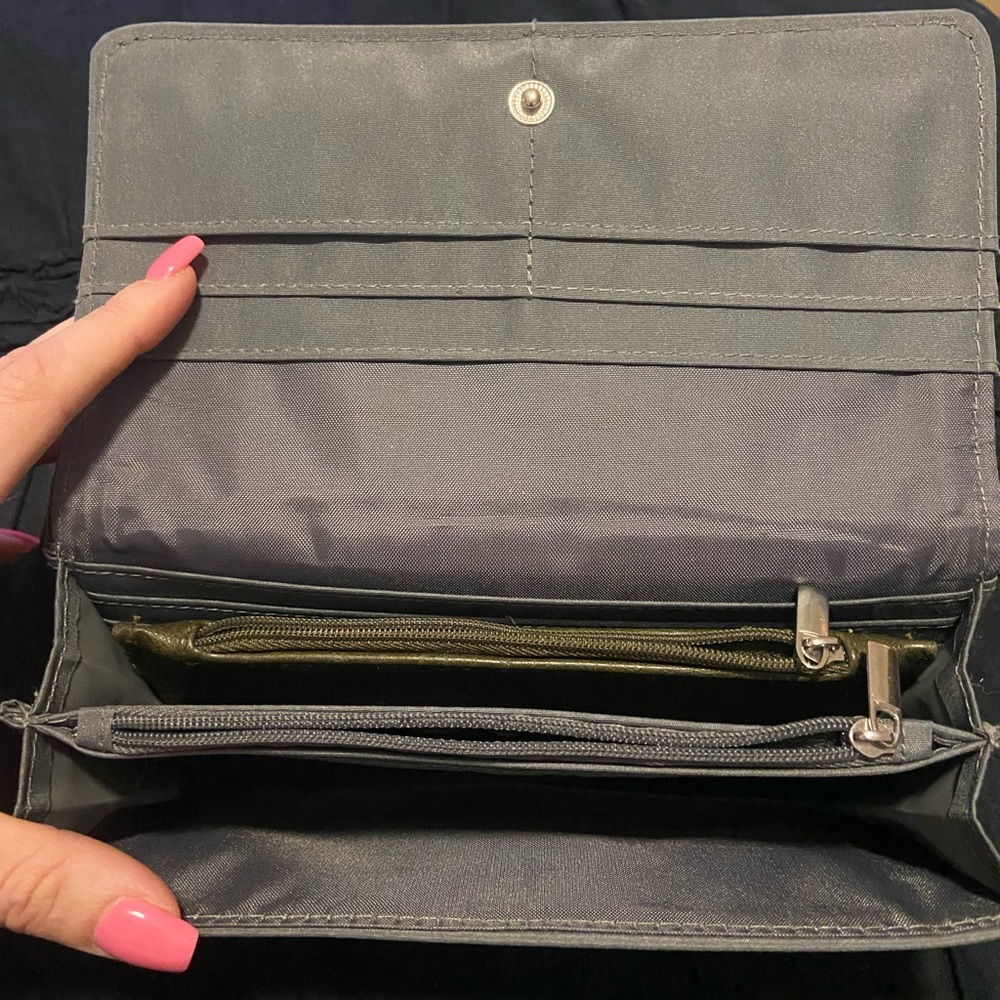 Max Studio Wallet. - Picture 4 of 4